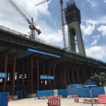 中國建筑交通局佛山南海新公交3標貝雷片現澆梁支架，用鋼量6000多噸