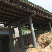 中鐵二十三局深圳梅觀高速臨時改道棧橋3